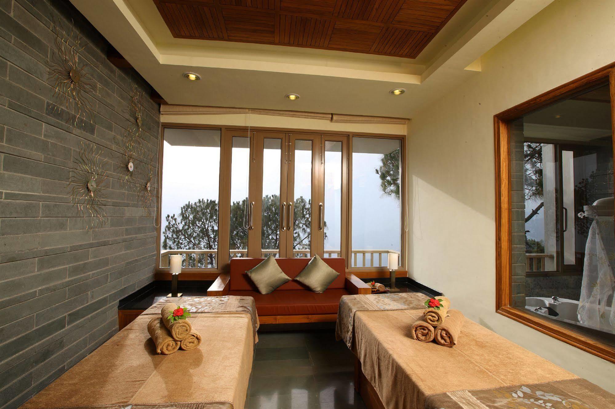 Moksha Himalaya Spa Resort Parwanoo Exterior photo